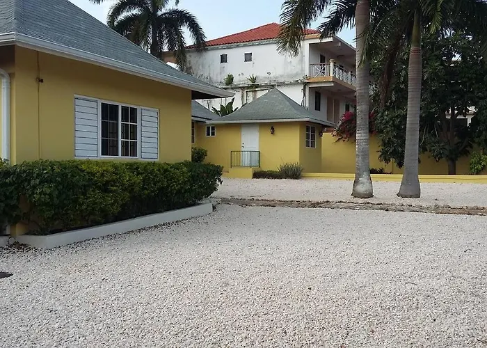 3 Bdr #2 At Ramparts Near Sangster Airport *